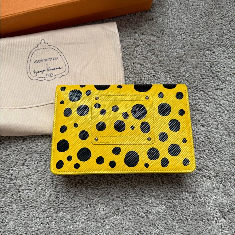 Authentic Louis Vuitton x Yayoi Kusama Twist Belt Chain Wallet - Picture 2 of 7